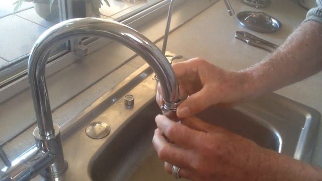 Attaching the Ultrastream Diverter and keeping your existing fitting смотреть онлайн