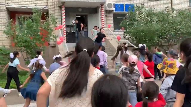 Развлекательная программа для детей День двора смотреть онлайн