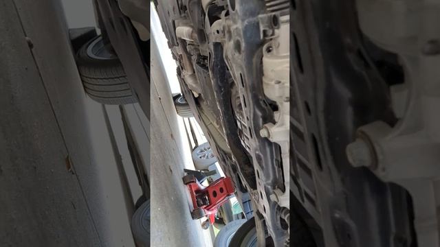 Genesis G70 2.0T Oil Change смотреть онлайн