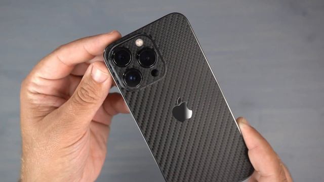 Make Your iPhone 13 Pro Look CARBON FIBER!!! смотреть онлайн
