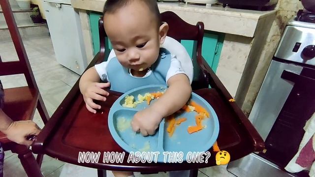 BABY LED WEANING / BLW/ BABY eating steamed carrots, mashed potato, mashed apple смотреть онлайн