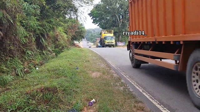 Muatan Alat BERAT !! SCANIA P480, HINO FM 350TH Muat CRANE, UD QUESTER GWE 350 , AXOR 3340 PGP смотреть онлайн