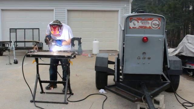 Demonstration welding with Lincoln SAE 300 Pipeline pipeliner welder jonesj8 смотреть онлайн