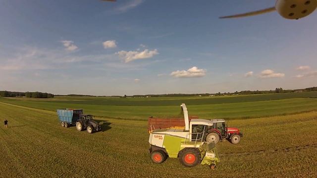 Zbiór trawy sieczkarnią w rękaw. Sianokiszonka 2016. Claas jaguar 840, Valtra, Ursus. DabroLs смотреть онлайн