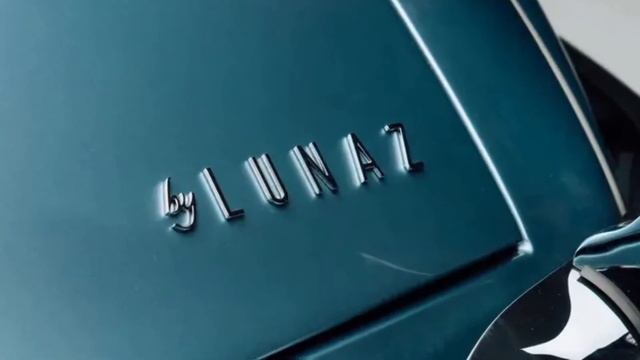 David Beckham has given his son Brooklyn this. electric Jaguar XK140 смотреть онлайн