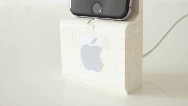 LEGO - Apple iPhone/iPod Charging Dock for Smartphones (works also with Android Cables) смотреть онлайн