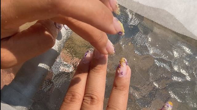 DIY nail art: flower nails (real PINTEREST & AESTHETIC NAILS ✨) | how I do my nails at home 2021 💅🏻 смотреть онлайн