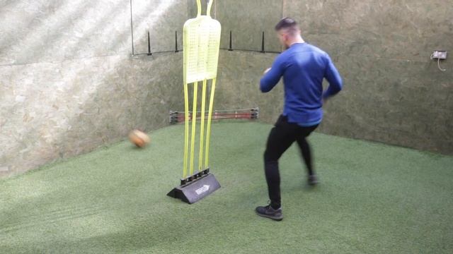 How To IMPROVE your first time CONTROL & PASS using a WALL - *TUTORIAL* - *ADVANCED BALL MASTERY* смотреть онлайн