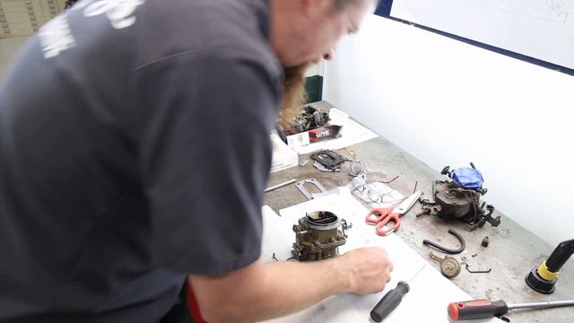 Rebuilding the Carter BBD Carburetor on the Hemmings Dodge A100 смотреть онлайн