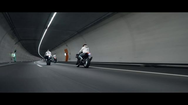 Awiio - PLAY BACK (BASS BOOSTED)