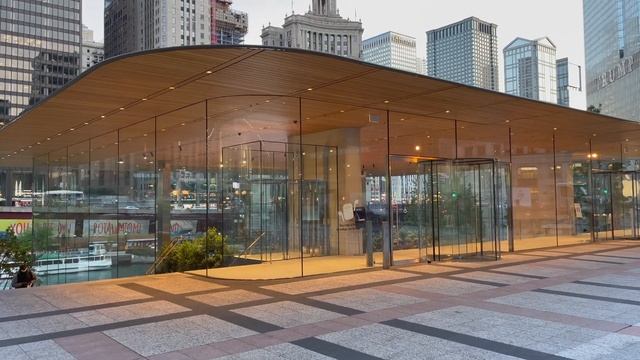 Apple Retail: The Apple Store on Michigan Avenue in Chicago смотреть онлайн