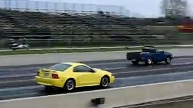 Candi's Zinc Yellow '03 Mustang GT Vs '92 Isuzu Truck turbocharged 5.0 (Dragging #64) смотреть онлайн