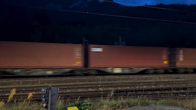 Тройная тяга, Электровозы с контейнерным поездом смотреть онлайн