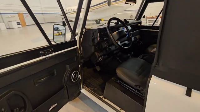 1995 LAND ROVER Defender смотреть онлайн