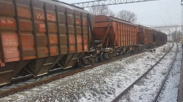 Фантомас 2ТЭ116-777 (Б)/ 735(А) в голове грузового поезда следует через станцию Тирасполь смотреть онлайн