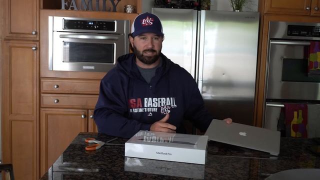 Unboxing The 2020 13” MacBook Pro смотреть онлайн