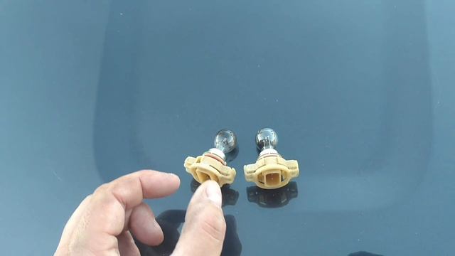 How to: Change Fog Light Bulb Jeep Grand Cherokee (WK2) 2011-2013 смотреть онлайн