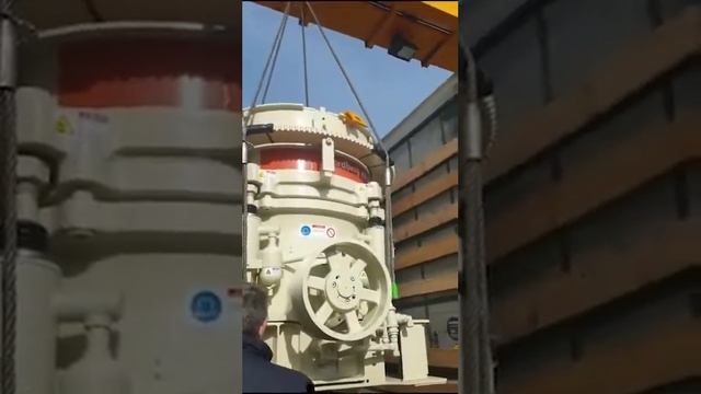 Конусная дробилка METSO HP300 отгружается в Украину
