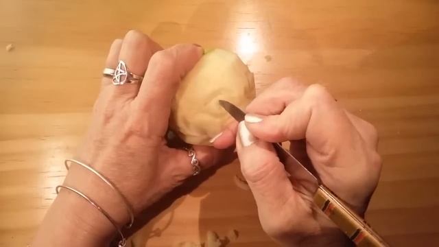 DIY-Shrunken Apple Heads смотреть онлайн