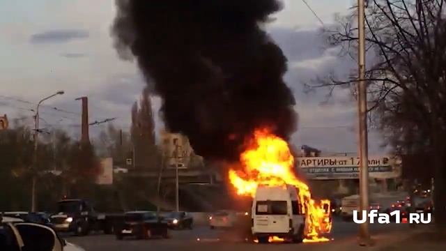 В Уфе на ходу загорелась маршрутка смотреть онлайн