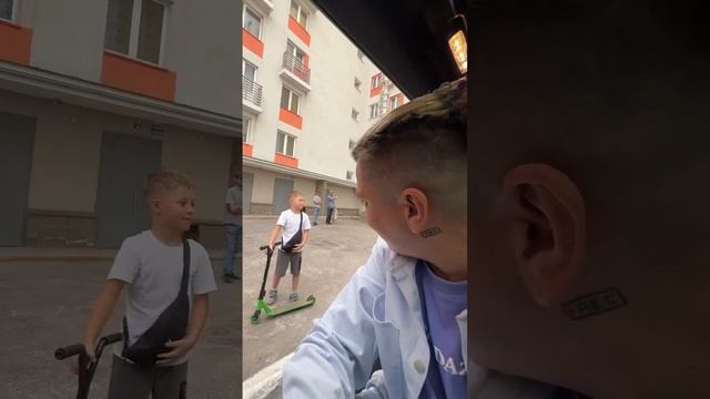 Мальчик встретил своего кумира смотреть онлайн