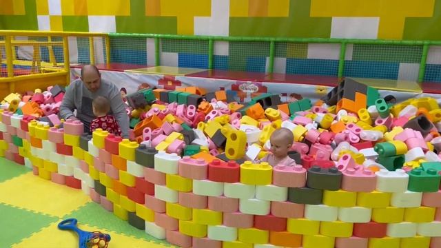 Николь и Доминика ЗАСТРЯЛИ в ЛАБИРИНТЕ ИЛЛЮЗИЙ Крейзи лайф