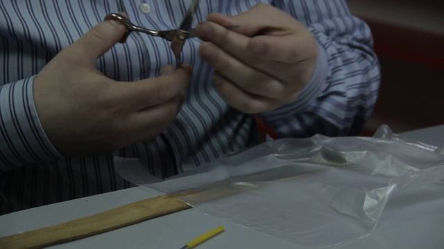 Смотрите как происходит заточка парикмахерского и маникюрного инструмента смотреть онлайн