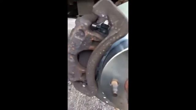 COMO TROCAR DISCO E PASTILHA DE FREIO (Jeep Liberty 2007) смотреть онлайн