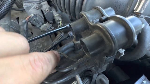 Vacuum Harness Replacement - 1988 Jeep Comanche смотреть онлайн