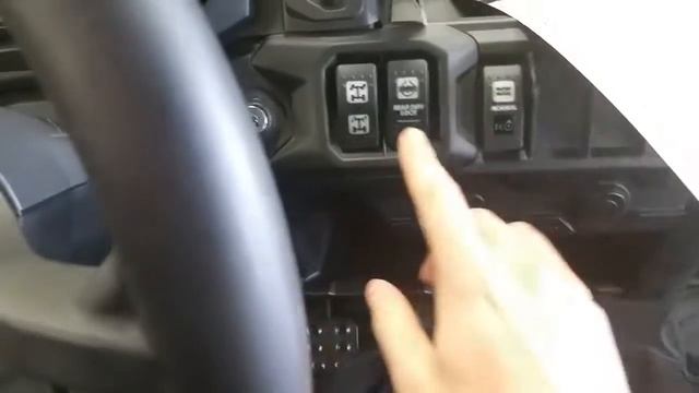 Can-Am Defender HD10