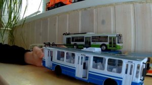 Игрушка троллейбус 30 см