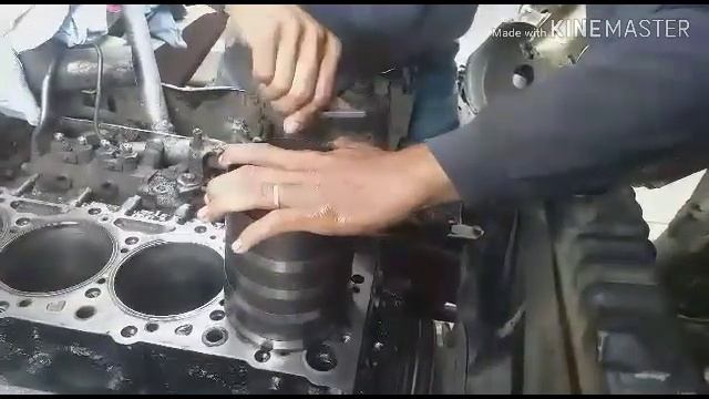How To Setting Piston Ring & Install Piston. 4 Stroke Engine 4hf1.
