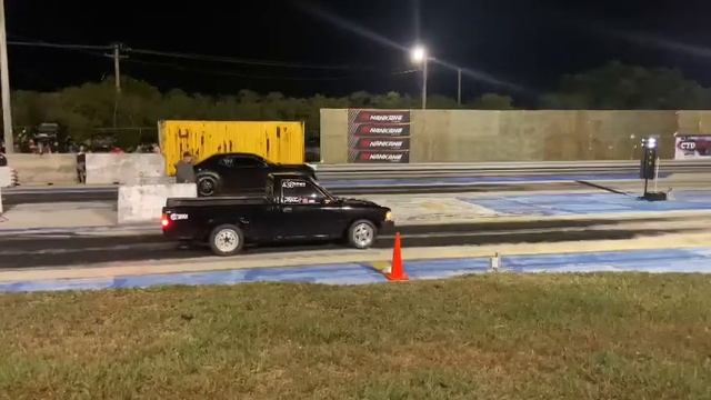 Guam Drags: Yigolos Dodge Challenger R/T vs Yigolos Noah’s 90 Toyota Pickup смотреть онлайн