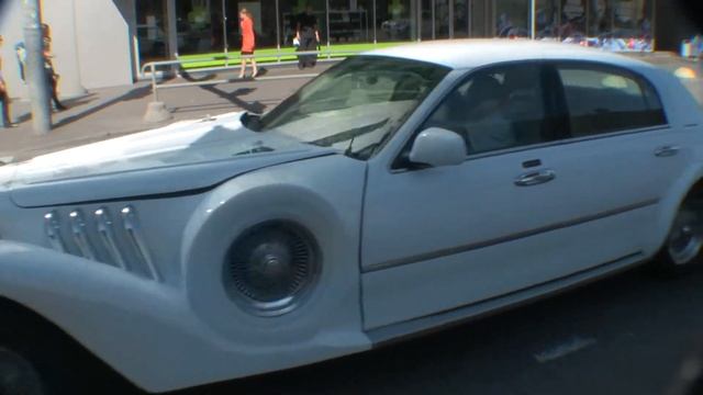 LINCOLN TOWN CAR - Excalibur (2000) © смотреть онлайн