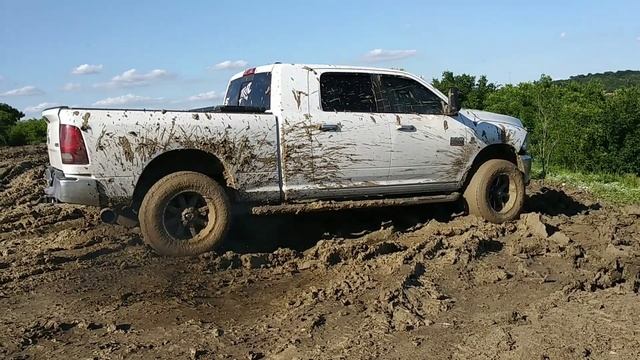 Se atasco la dodge ram 4x4 no trae llantas para lodo смотреть онлайн