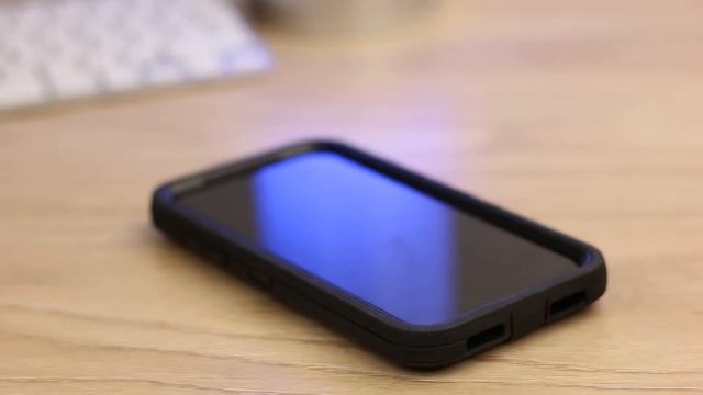 OtterBox Defender iPhone XR Case Review смотреть онлайн