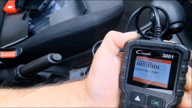 Taking A Look at the LAUNCH Creader 3001 OBD2 SCANNER смотреть онлайн