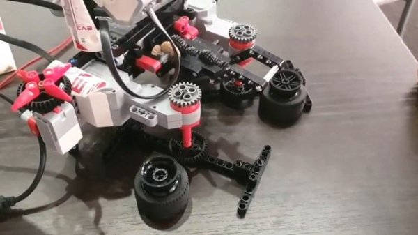 Робот EV3 GAME для игры "в наперстки" на базе набора LEGO Mindstorm EV3
