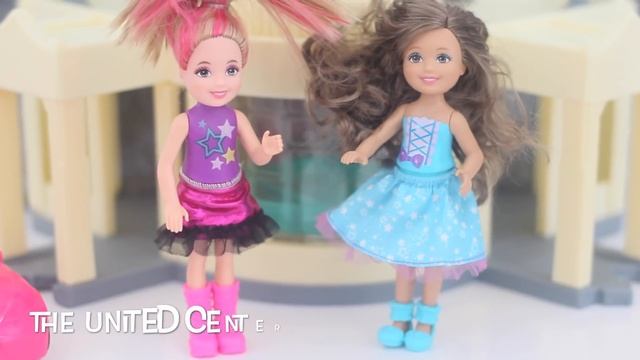 Barbie And Her Sister Take On A Rock Concert Live For The First Time! смотреть онлайн
