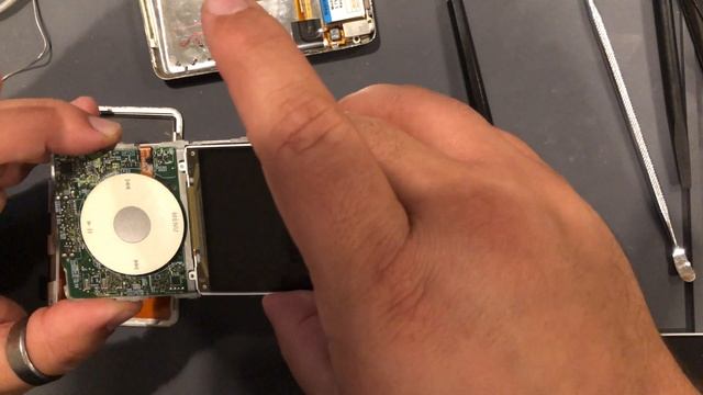 How to Replace Ipod Classic LCD - From Start to Finish смотреть онлайн