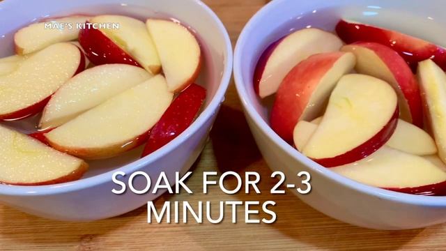 HOW TO KEEP SLICED APPLES FROM TURNING BROWN | KITCHEN HACK смотреть онлайн