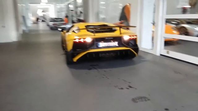 Lamborghini Aventador LP750-4 SV Sound, Start-Up смотреть онлайн