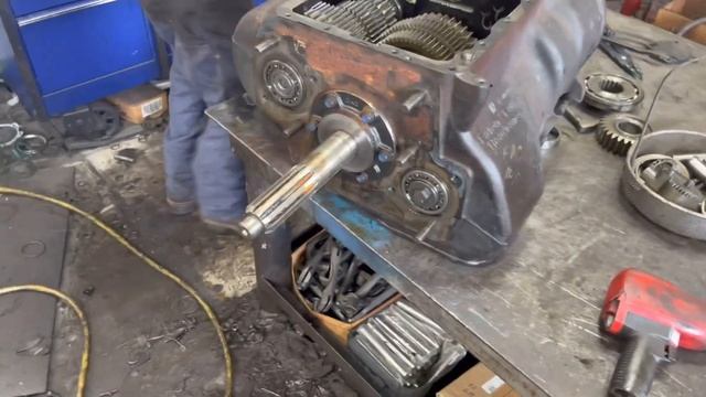 10 speed transmission disassembled in 12 mins. Eaton fuller Fro16210c смотреть онлайн