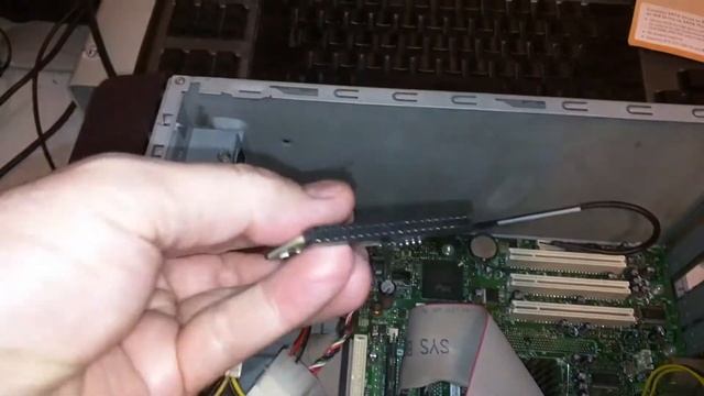 Using a SATA CD-ROM with an Old IDE Computer смотреть онлайн