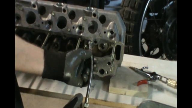 Jaguar XJS V12 project part 6, A random thing and valve install смотреть онлайн