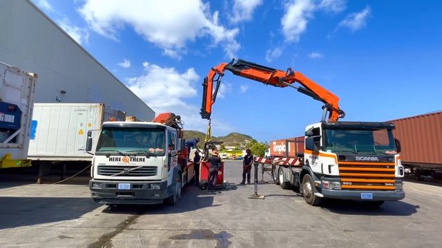 Lifting a Forklift On to a Truck - FASSI crane смотреть онлайн