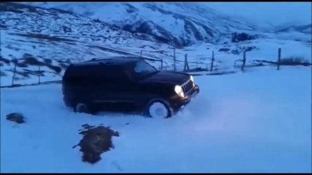 jeep liberty on snow ; rescue, climb ,trip = sdkbrckmk смотреть онлайн