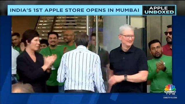 Apple Says 'Hello Mumbai'! Apple's First Store In India Opens In Mumbai, Tim Cook Welcomes Customer смотреть онлайн