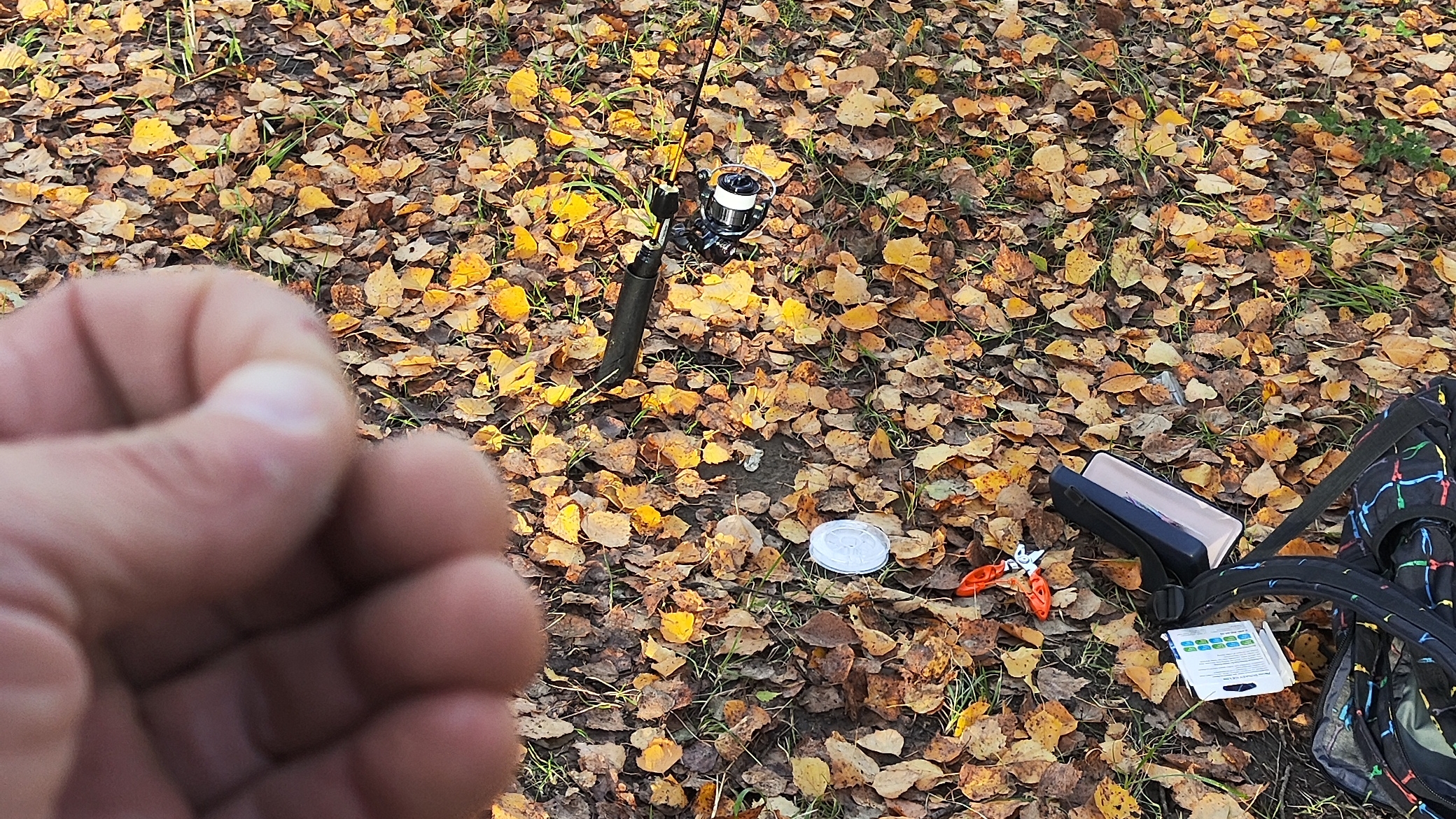 Узловяз из шариковой ручки своими руками. Показываю как делается узел между плетёнкой и поводком. смотреть онлайн