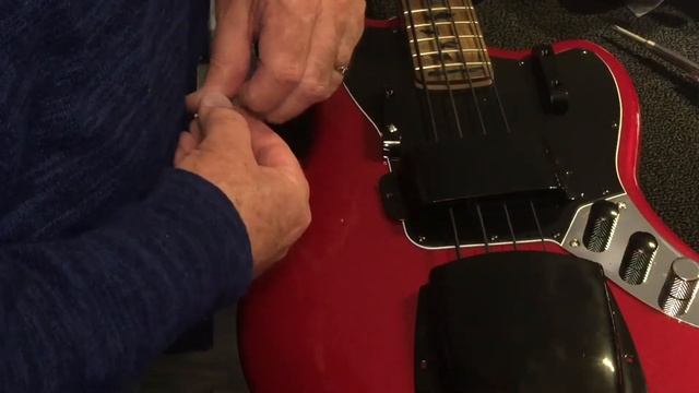 Steve Bright & the Squier Jaguar Short Scale Bass pt2 смотреть онлайн